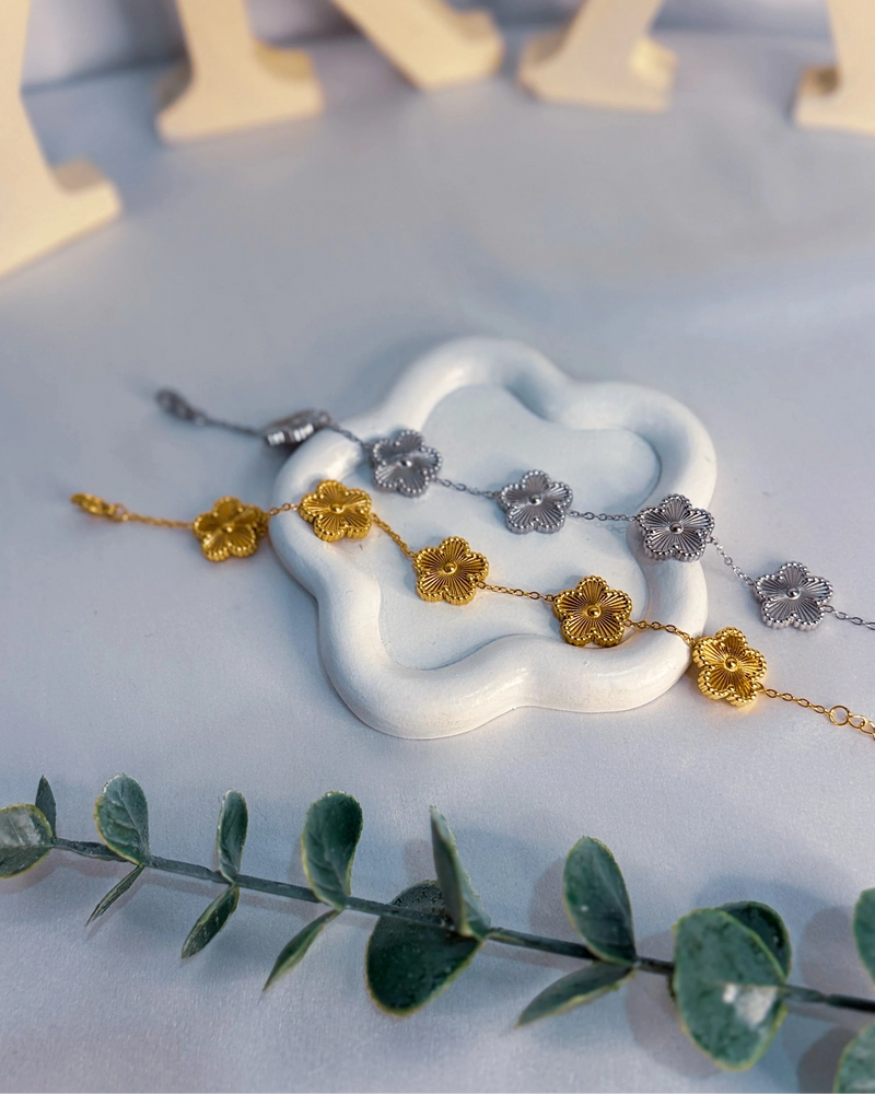 Pulseiras em aço inoxidável na loja Lyra Jewelry