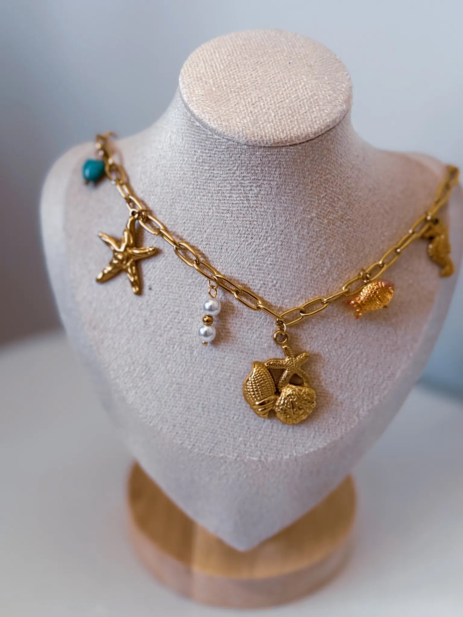 Colar Albania dourado