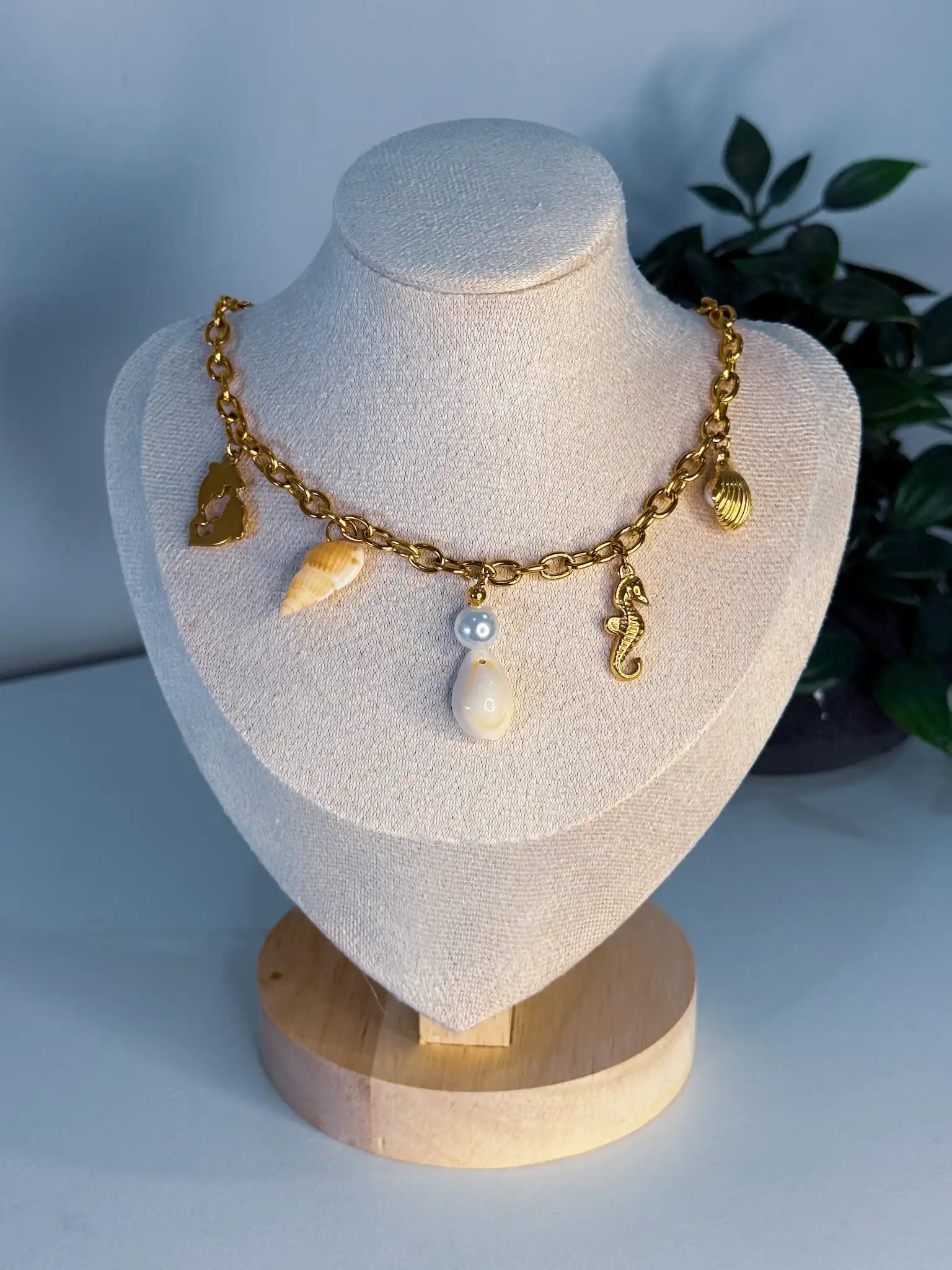 colar zanzibar dourado